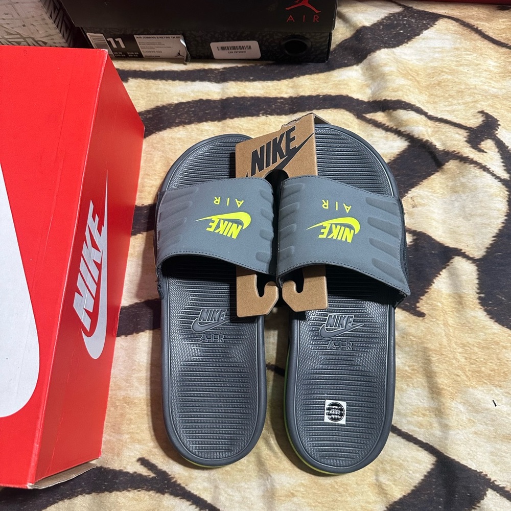 Nike Air Max Camden size 12